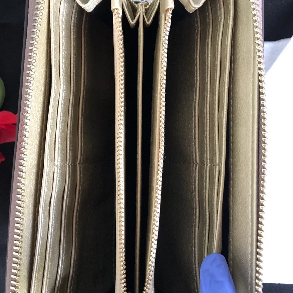 🎈Neiman Marcus Wallet - Picture 8 of 12